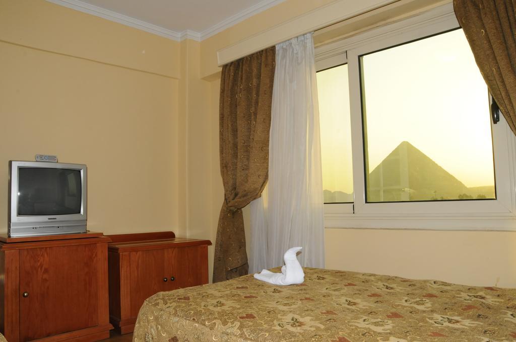 Tiba Pyramids Hotel Giza Phòng bức ảnh