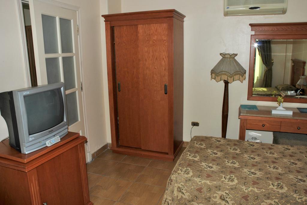 Tiba Pyramids Hotel Giza Phòng bức ảnh